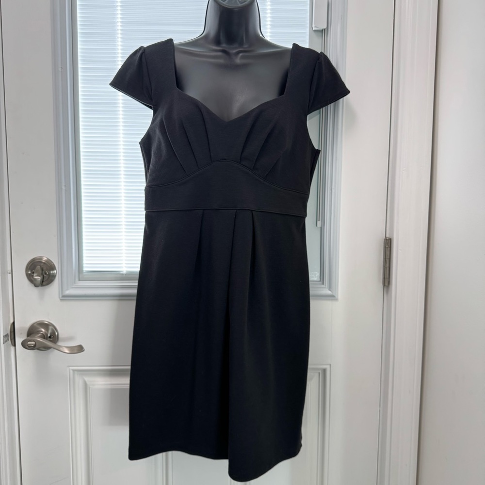 Elegant Black Cap Sleeve Dress